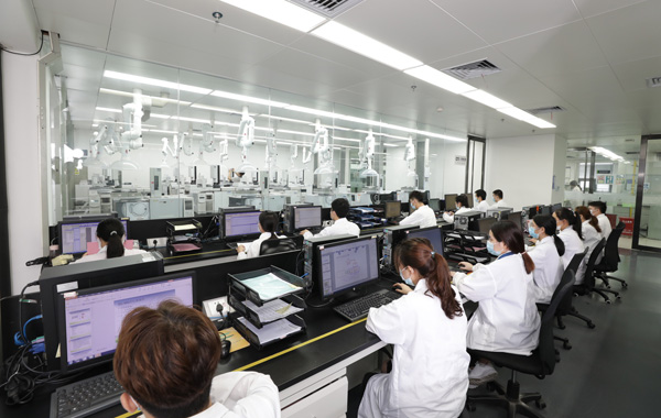 想要通过CNAS认可，实验室需要多少人，实验室人员要具备什么资质？